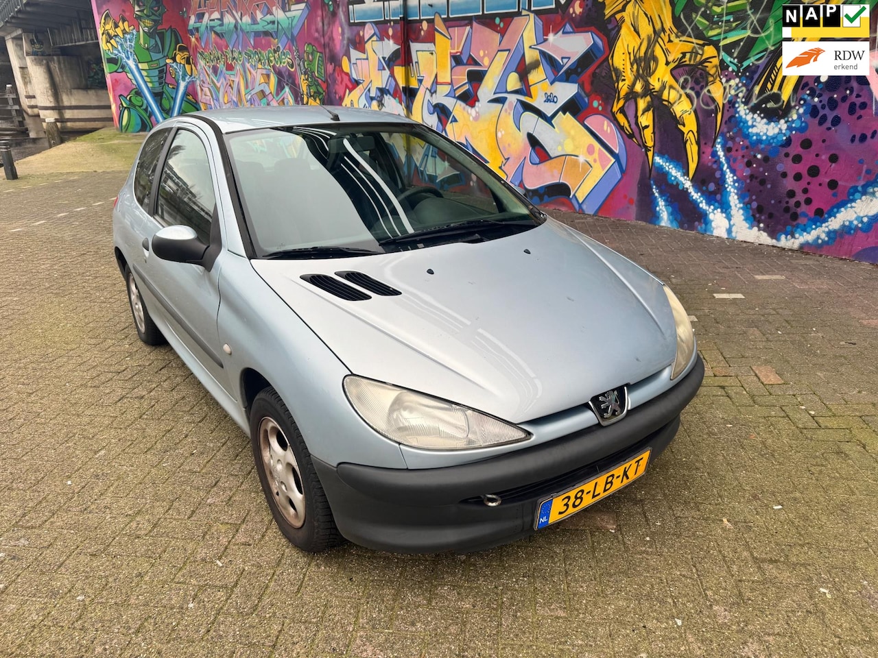 Peugeot 206 - 1.4 XT automaat met 145.000km n.a.p sport velgen elektrische ramen stereo zeer leuke auto - AutoWereld.nl