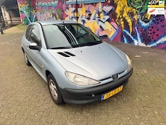 Peugeot 206 - 1.4 XT automaat met 145.000km n.a.p sport velgen elektrische ramen stereo zeer leuke auto