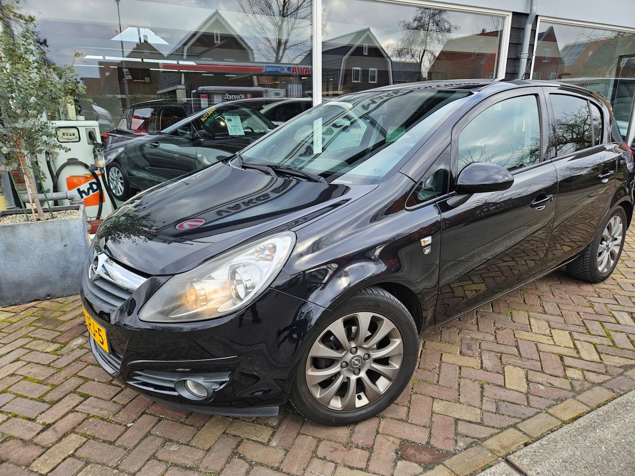 Opel Corsa - 1.4-16V '111' Edition 1.4-16V '111' Edition, all seasonbanden,pioneer carplay - AutoWereld.nl