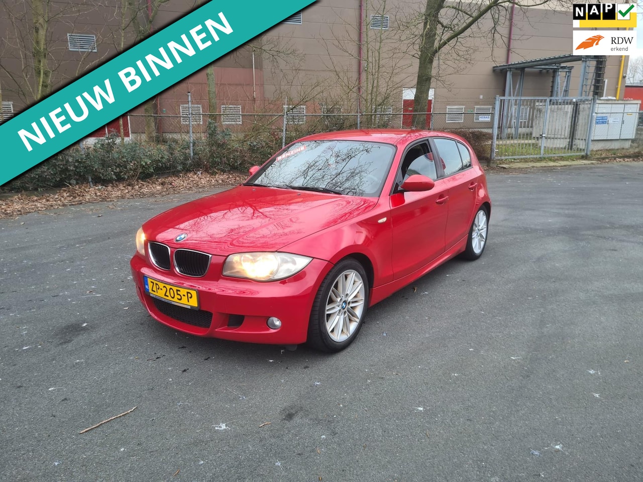 BMW 1-serie - 118i SUPER MOOIE EN M UITGEVOERD EN TOP ONDER HOUDEN - AutoWereld.nl