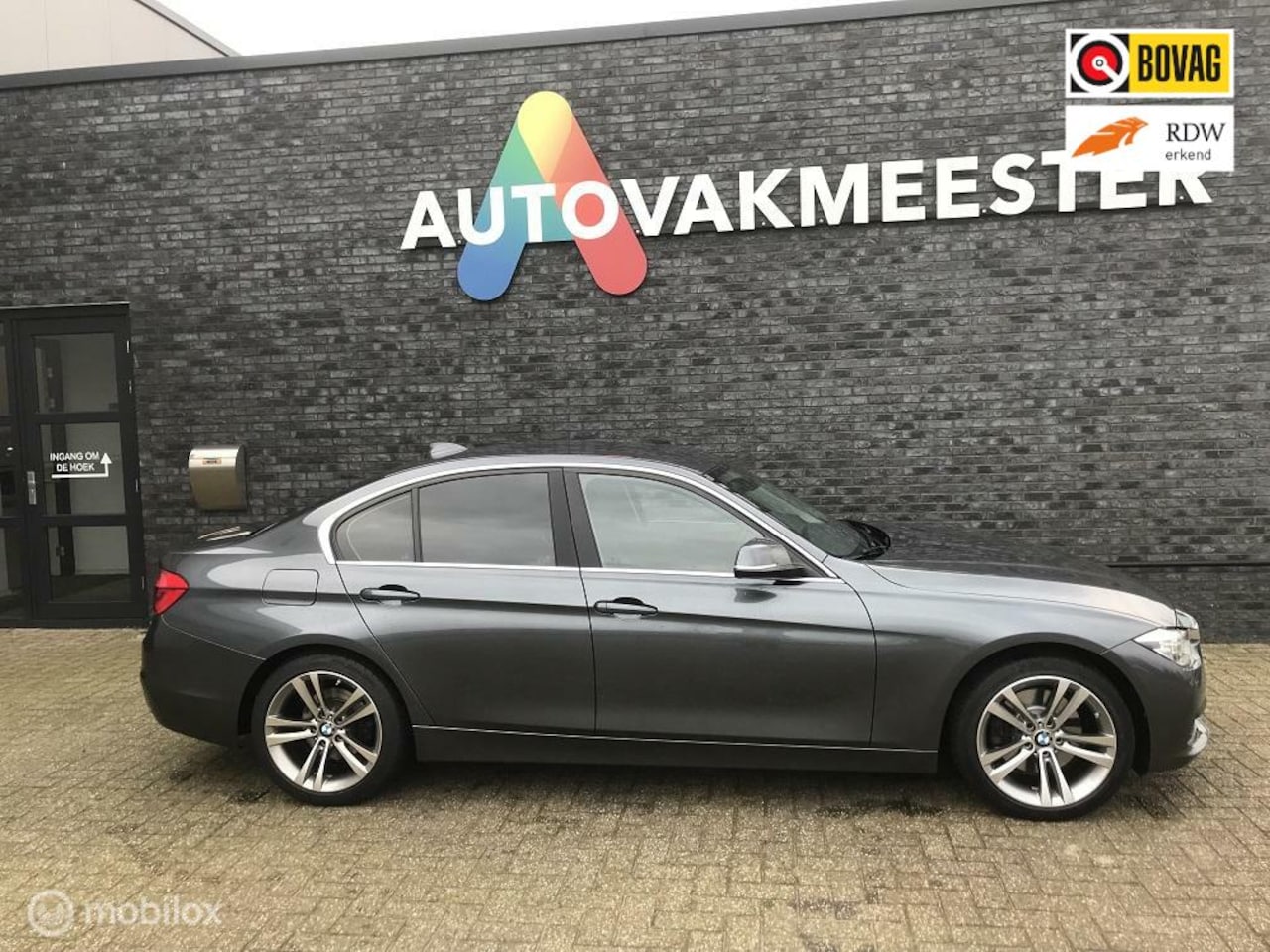 BMW 3-serie - 330i 330i - AutoWereld.nl