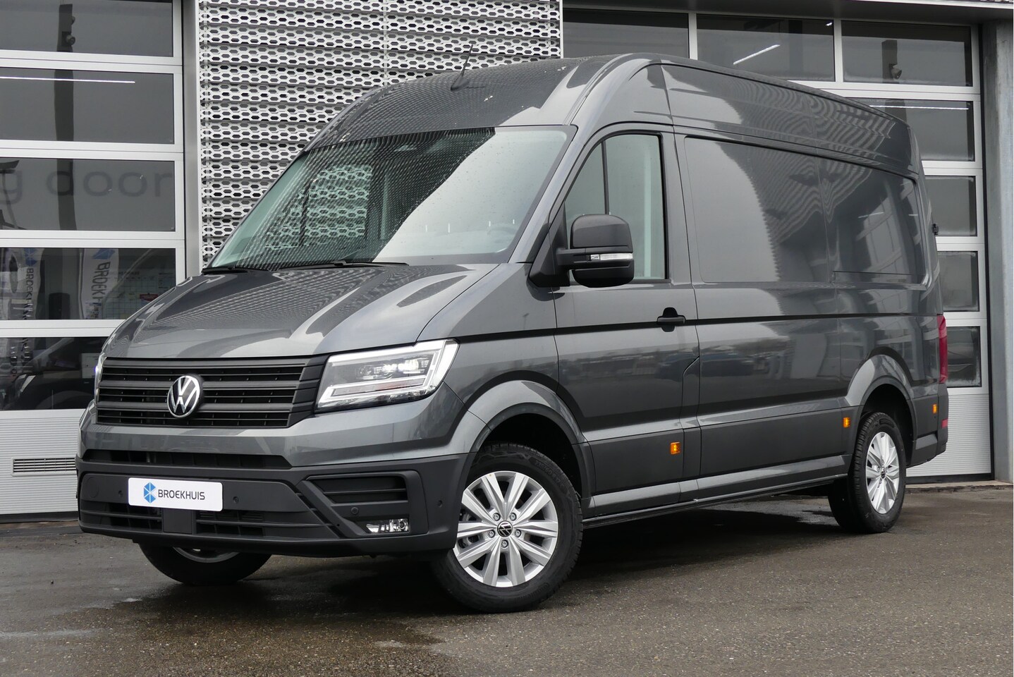 Volkswagen Crafter - | 140PK | Automaat | Adaptive cruise | Digitaal dashboard | Navigatie | Full Led - AutoWereld.nl