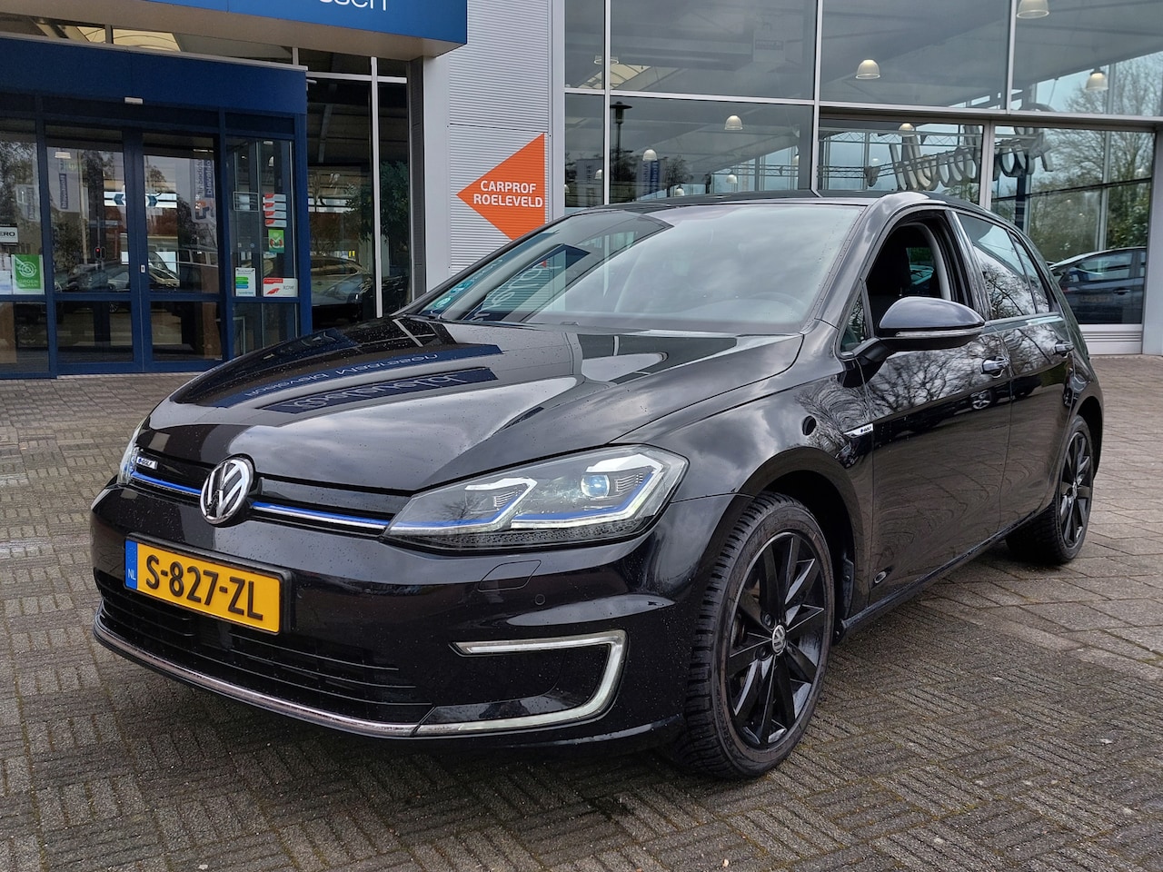 Volkswagen e-Golf - e-Golf 136pk Automaat 5-Deurs | Warmtepomp | Navi | Apple Carplay+Android Auto | Clima | A - AutoWereld.nl