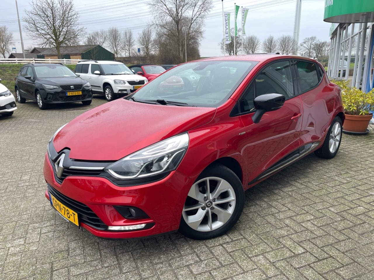 Renault Clio - 1.2 TCe Limited 1.2 TCe Limited, Nav, Trekhaak, Clima, Pdc - AutoWereld.nl