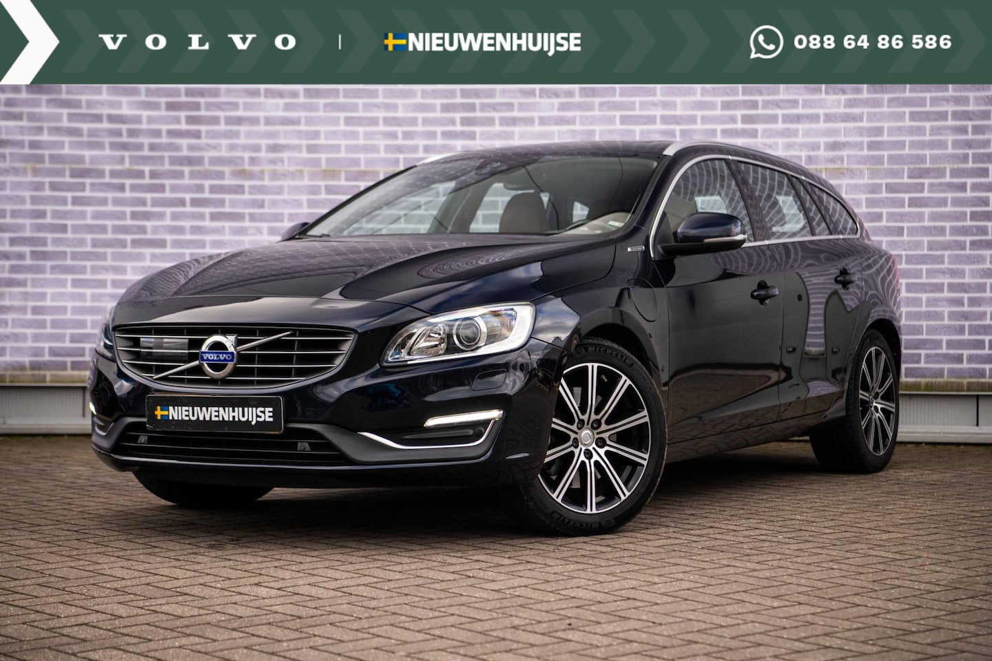 Volvo V60 - 2.4 D6 Twin Engine Summum | Parkeercamera | Stoelverwarming V+A | Schuif/kanteldak | Adapt - AutoWereld.nl