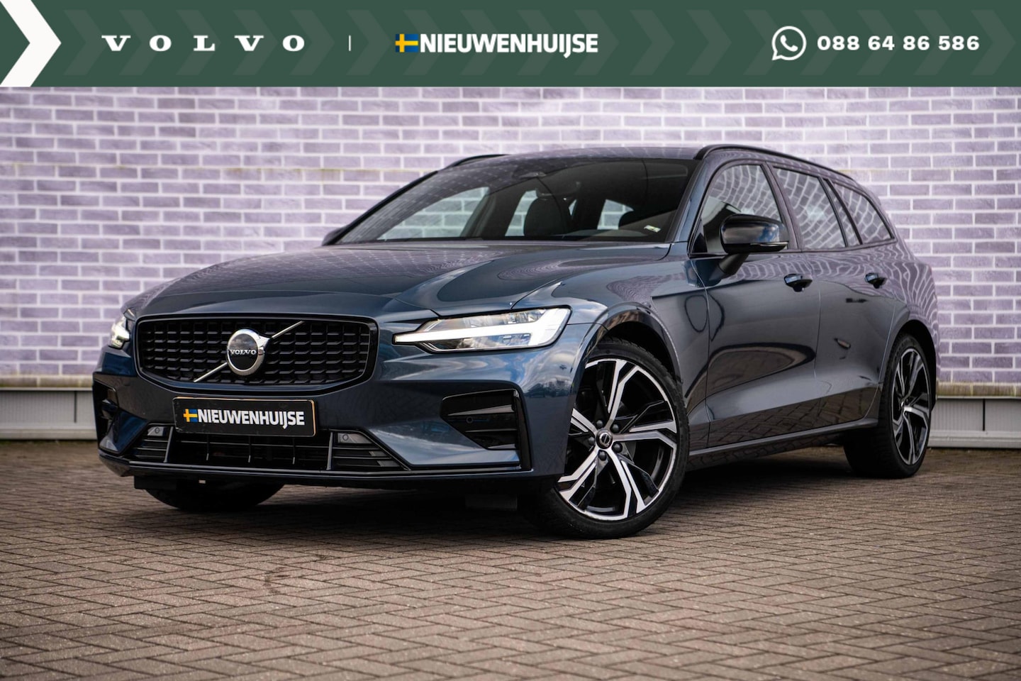 Volvo V60 - 2.0 B4 Plus Dark | Panorama dak | Adaptieve cruise control | Elektrisch verstelbare voorst - AutoWereld.nl