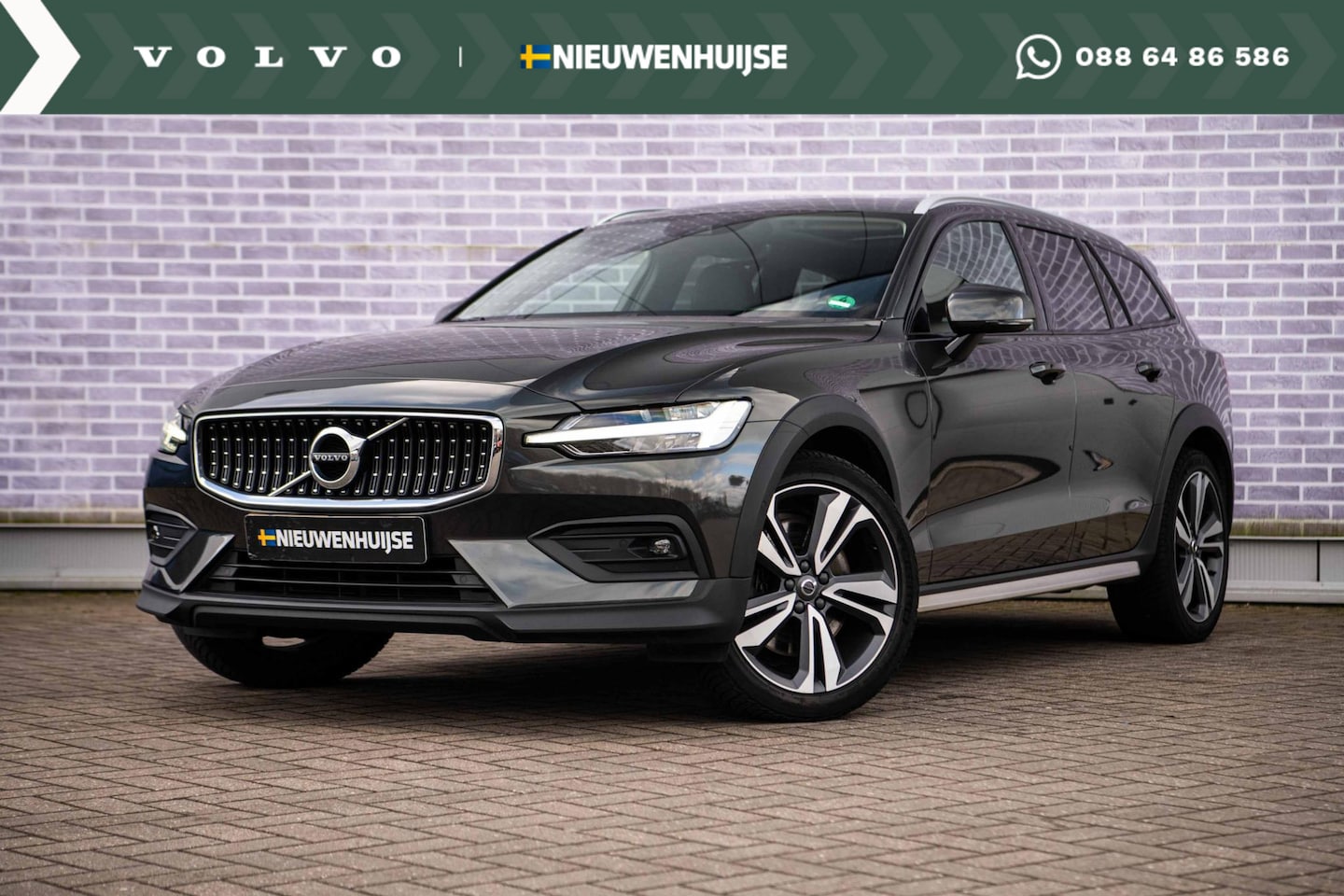 Volvo V60 Cross Country - 2.0 B5 AWD Pro | Adaptieve Cruise Control | Power Seats | Panoramadak | Donker Glas | Dode - AutoWereld.nl