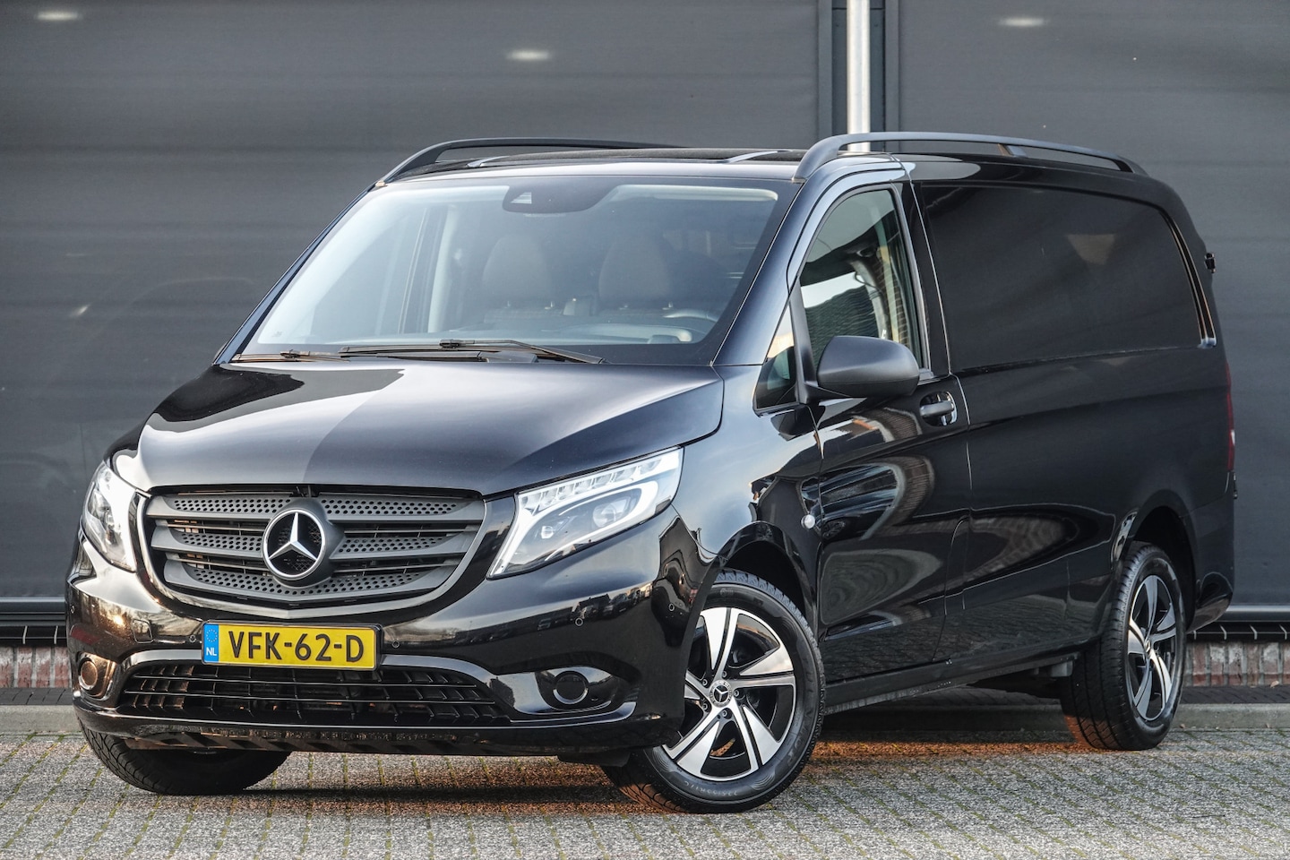 Mercedes-Benz Vito - 116Cdi 163Pk 7G-Tronic Aut. | Lang | Stoel-Bank | LED | Trekhaak | 17'' | Obsidian Black - AutoWereld.nl