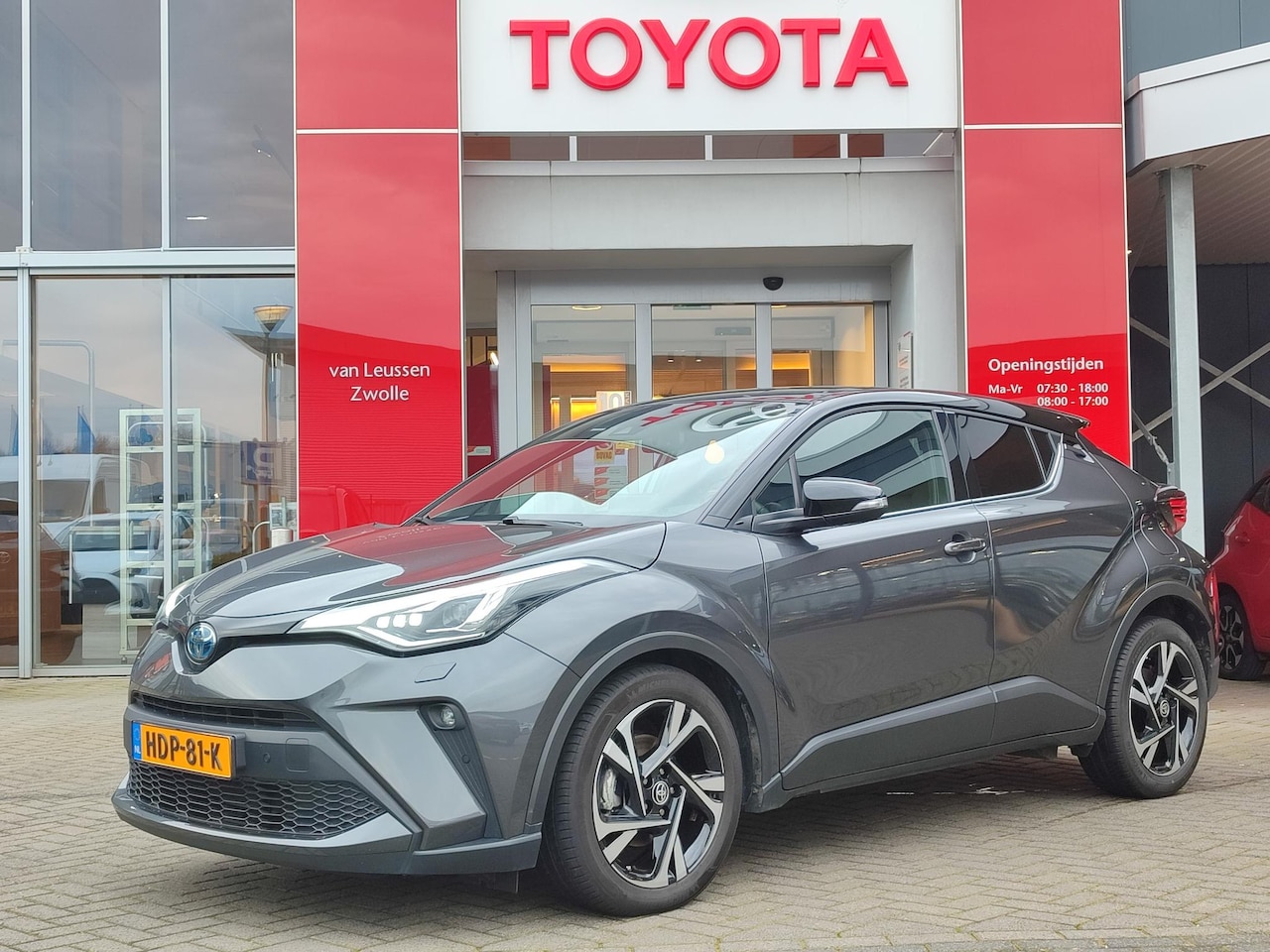 Toyota C-HR - 1.8 Hybrid Dynamic BI-TONE STOEL/STUURVERW NAVI PARK-SENSOREN BLIND SPOT 18' LM-VELGEN KEY - AutoWereld.nl