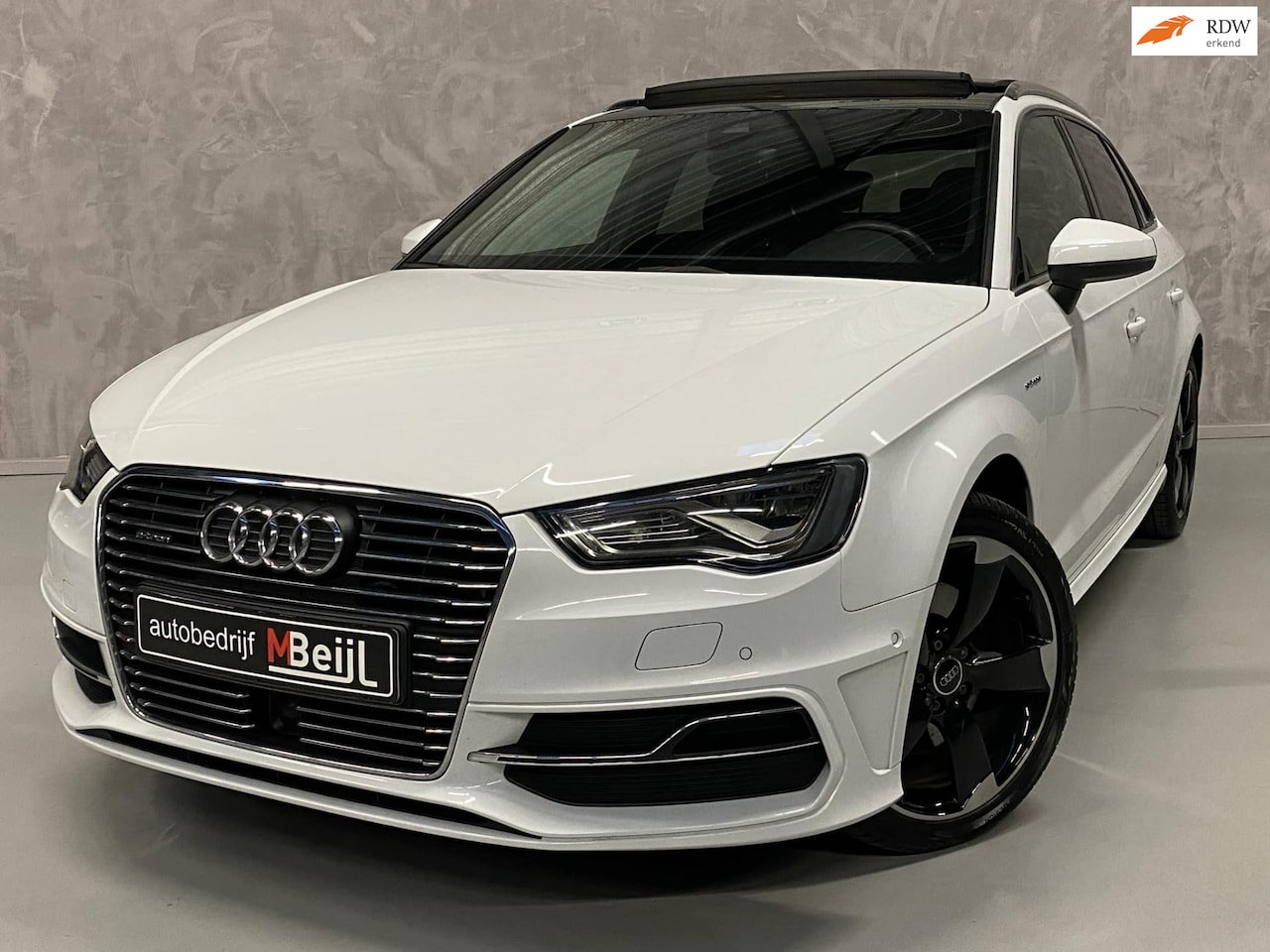 Audi A3 Sportback - 1.4 e-tron PHEV Ambition Pro Line plus /Pano /B&O /Led/Camera - AutoWereld.nl