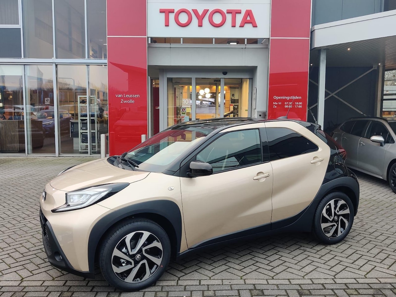 Toyota Aygo X - PULSE APPLE/ANDROID CAMERA CLIMA 17"LMV PRIVACY-GLASS LED DAB+ NL-AUTO - AutoWereld.nl