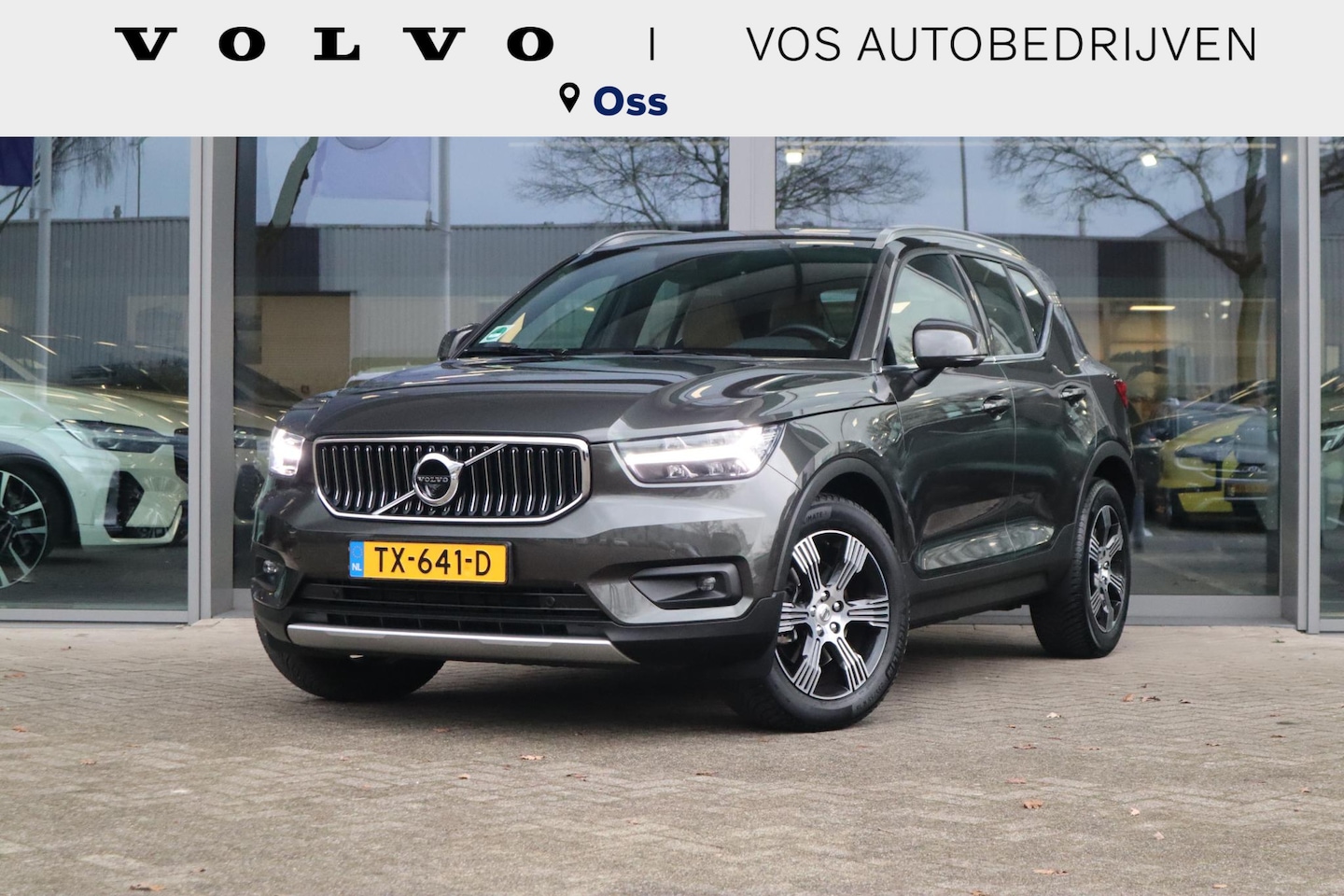 Volvo XC40 - 2.0 T4 Inscription | 360* Camera| Schuif-/ kanteldak| Semi- elektrische inklapbare trekhaa - AutoWereld.nl