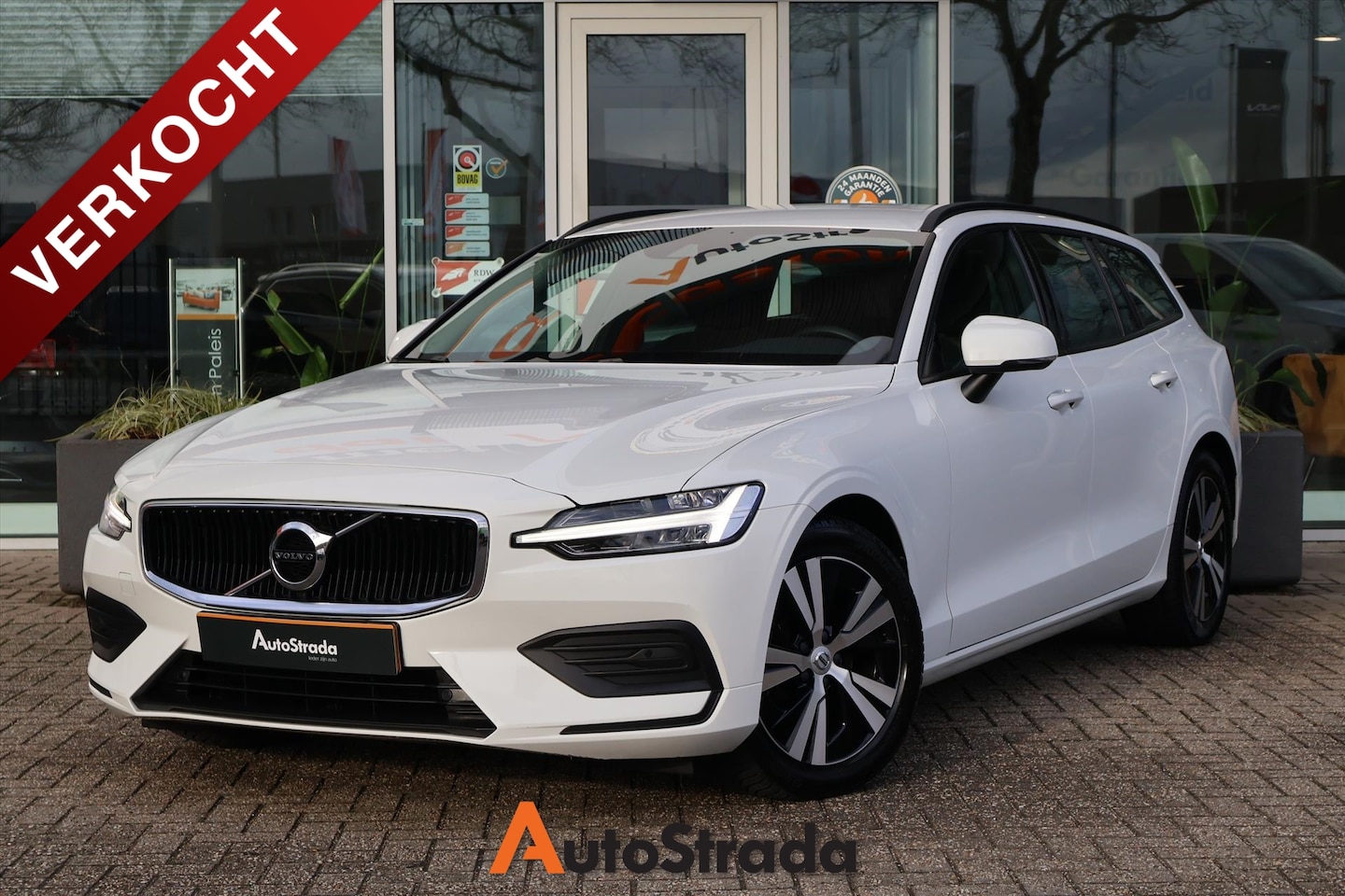 Volvo V60 - B3 Momentum Advantage 163pk | Carplay | LED | Navi | Climate | Camera - AutoWereld.nl