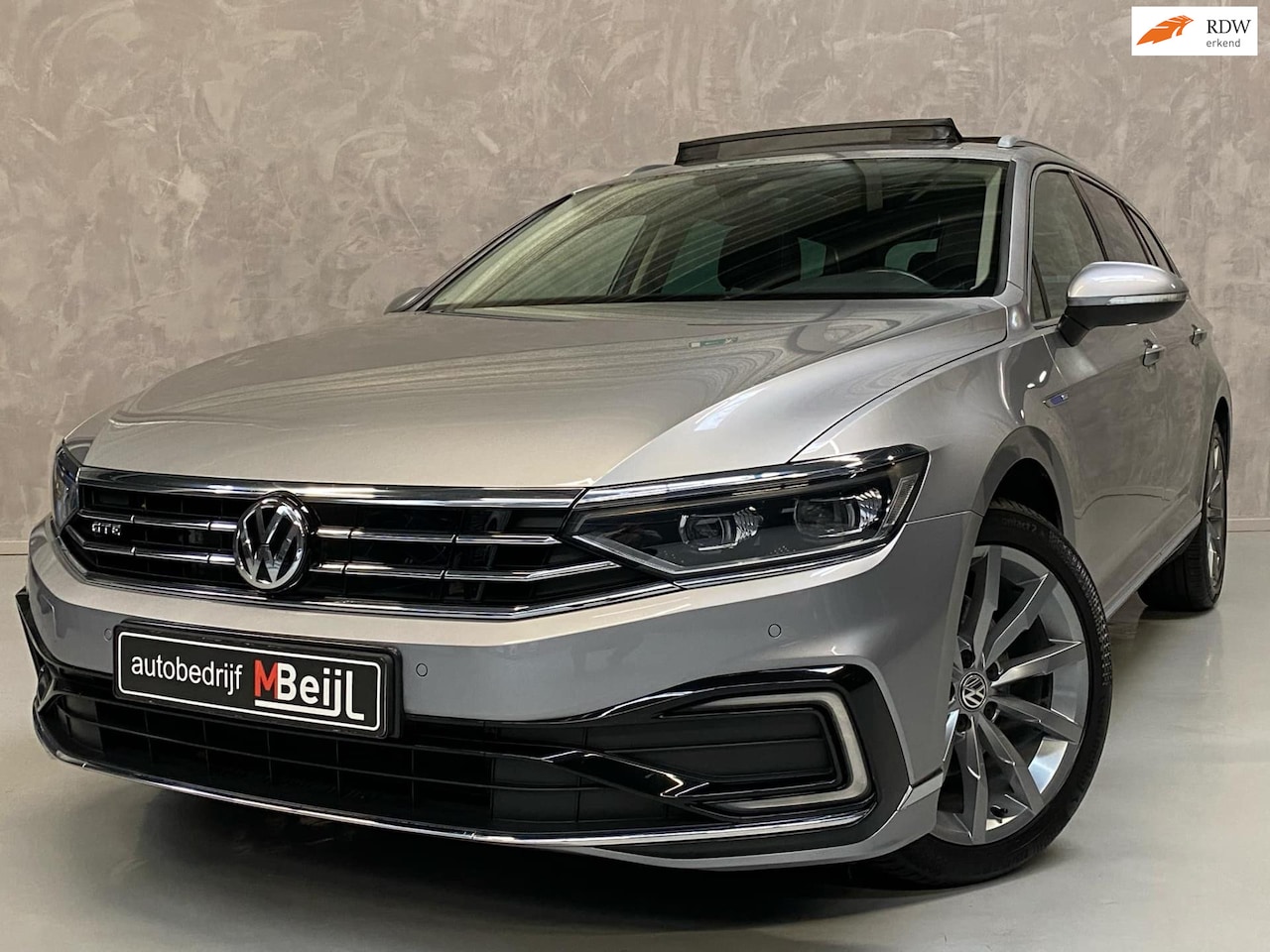 Volkswagen Passat Variant - 1.4 TSI PHEV GTE Business /Pano /Trekhaak /Camera /Keyless - AutoWereld.nl