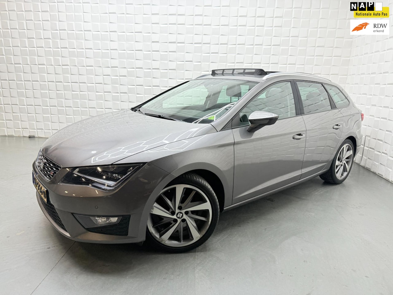 Seat Leon ST - 1.4 TSI ACT FR Dynamic PANORAMADAK PDC NAP - AutoWereld.nl