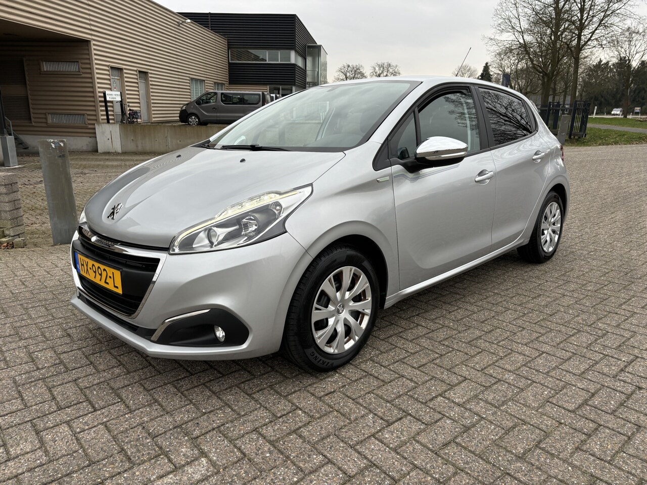 Peugeot 208 - 1.2 PureTech Urban Soul 5 deurs [ fm navi,airco,audio,cruise,pdc ] - AutoWereld.nl