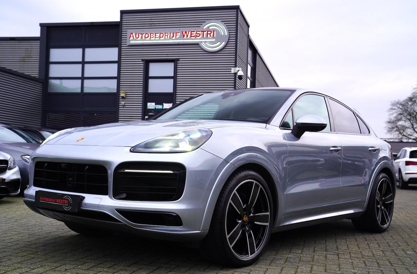 Porsche Cayenne Coupé - 3.0 E-Hybrid | Bose Surround | Head Up | Luchtvering | Massage - AutoWereld.nl