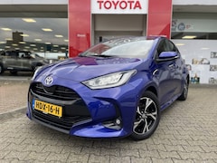 Toyota Yaris - 1.5 Hybrid 115 First Edition | sensoren v/a | Stuur + Stoelverwa