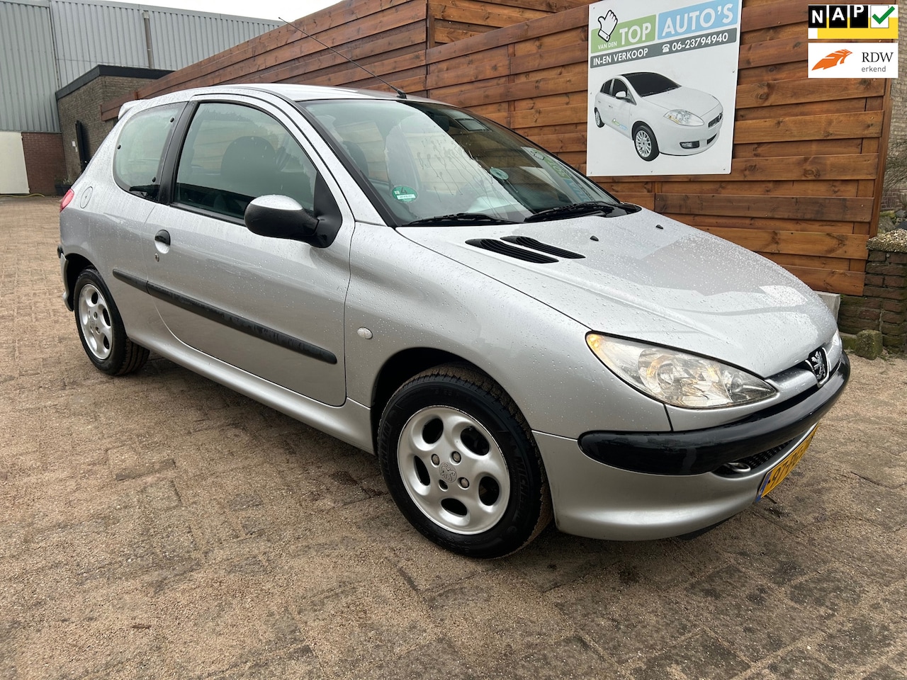 Peugeot 206 - 1.4 X-line nieuwe apk nette auto! - AutoWereld.nl