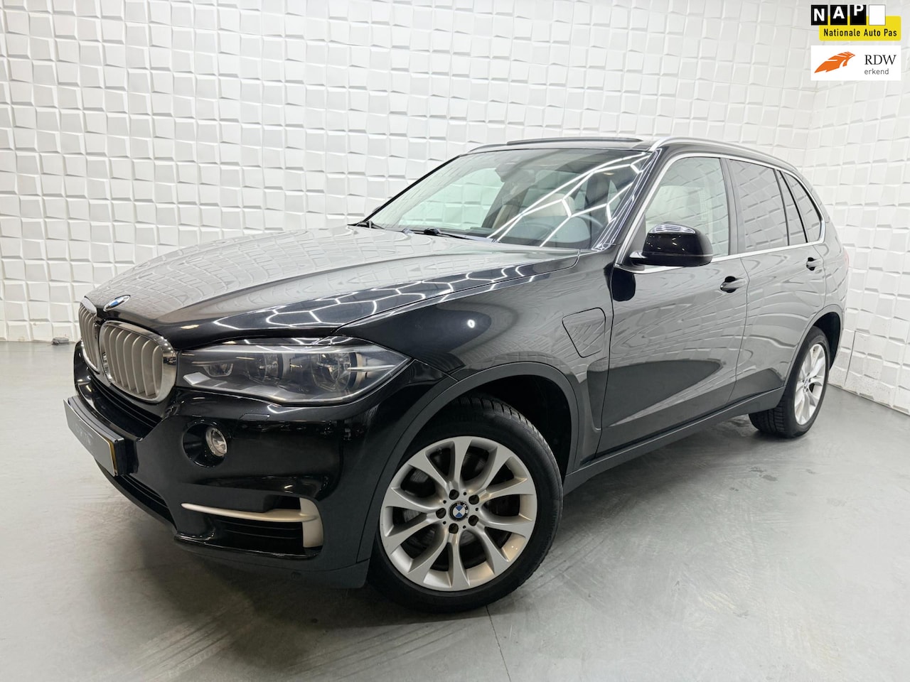 BMW X5 - XDrive40e High Executive PANO 360 CAMERA H&K NAP - AutoWereld.nl