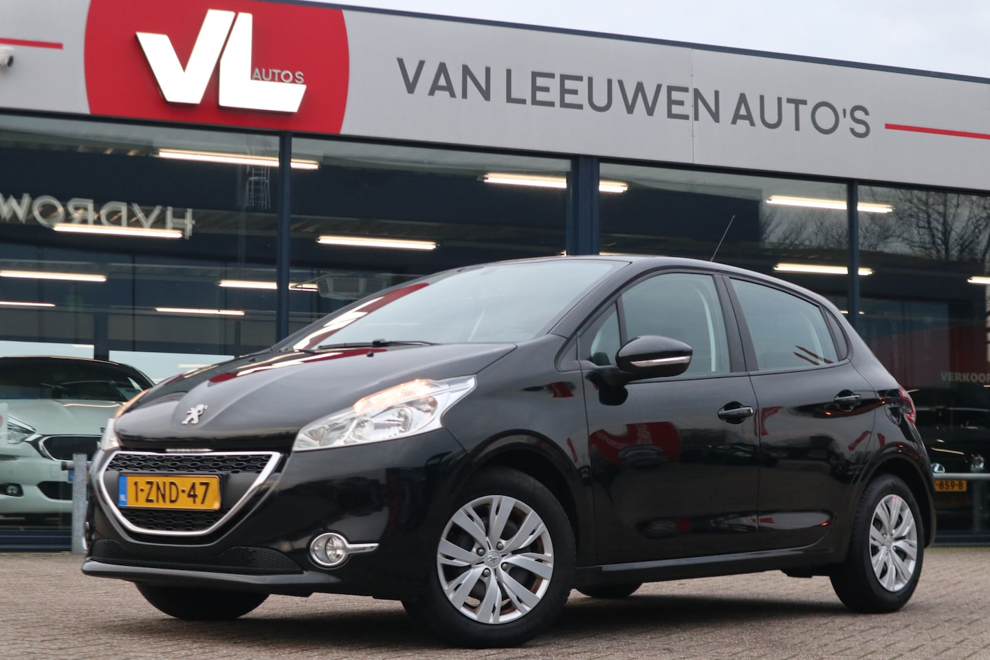 Peugeot 208 - 1.2 PureTech Blue Lease | Navi | Cruise | Airco - AutoWereld.nl