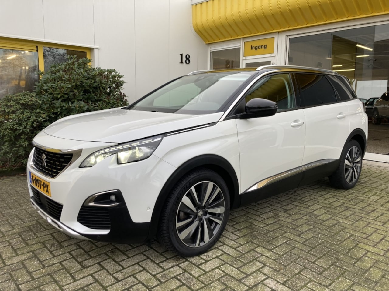 Peugeot 5008 - 1.2 PT Premium 7 Persoons Leer Stoelverwarming Navi LED - AutoWereld.nl