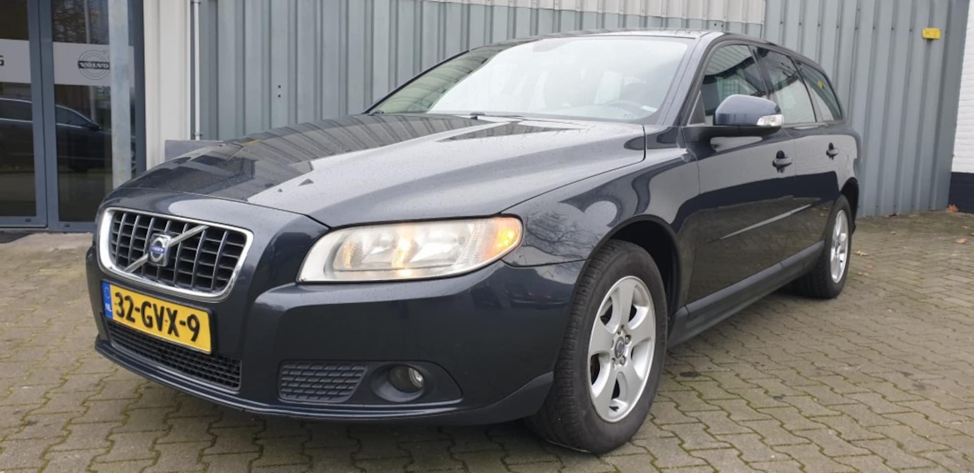 Volvo V70 - 2.0  Momentum Leer/Stoelverwarming - AutoWereld.nl