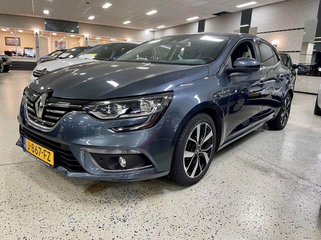 Renault Mégane - 1.3 TCE 140pk BOSE Navigatie LM17 Keyless Led PDC Multimedia - AutoWereld.nl