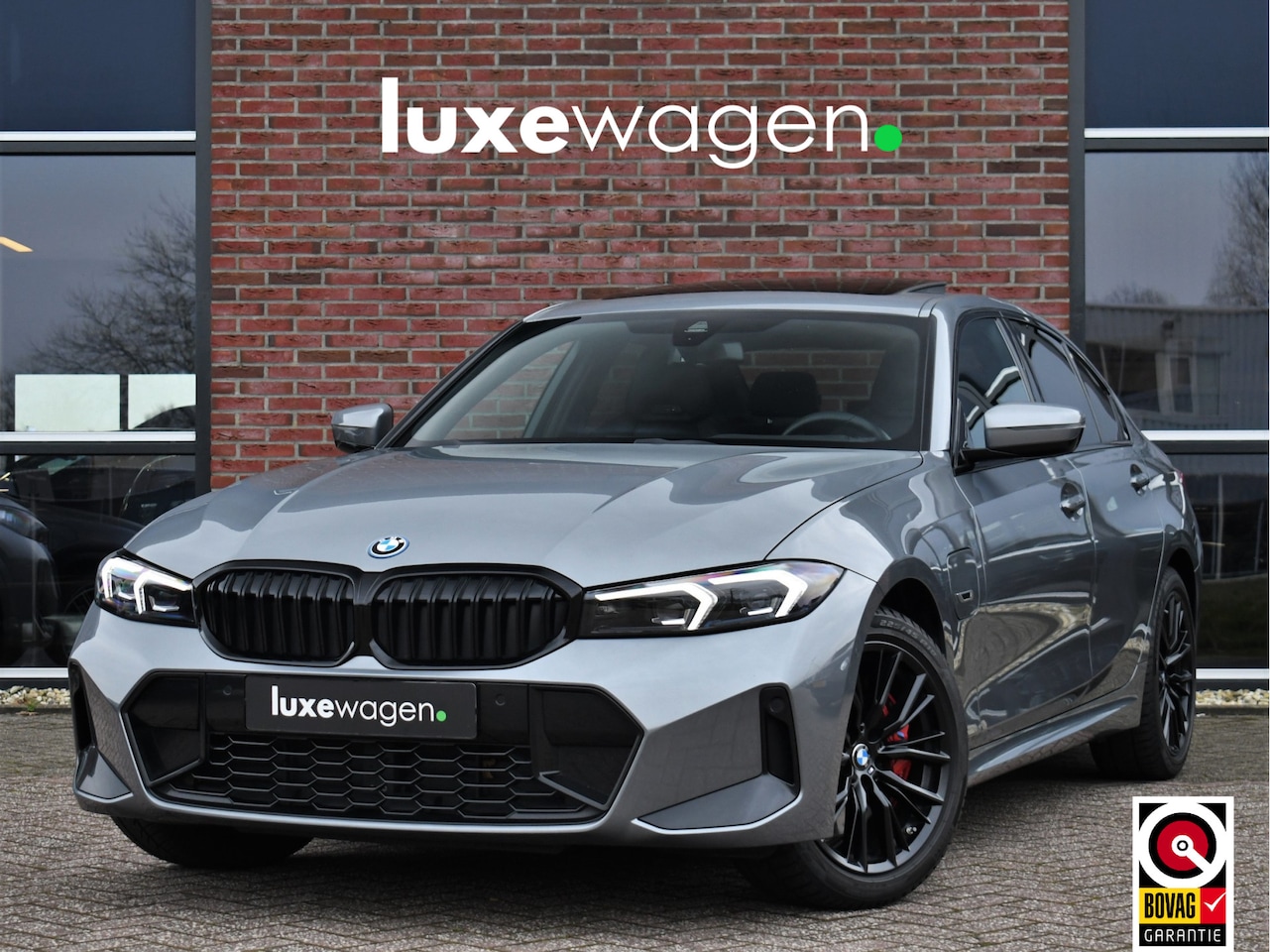 BMW 3-serie - 330e xDrive M-Sport Pro Pano M-zetels H/K El-Klep Adp-onderstel - AutoWereld.nl