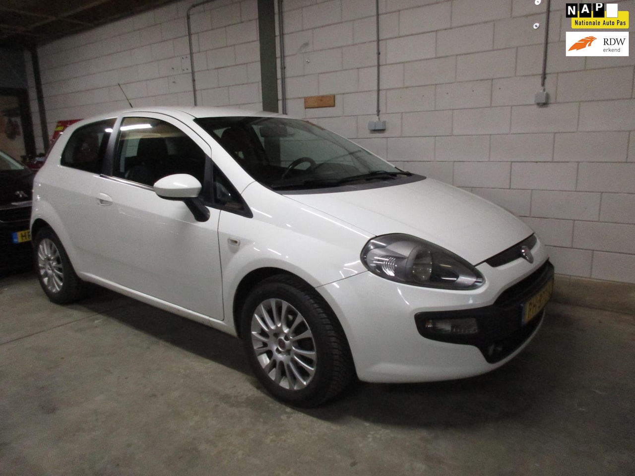 Fiat Punto Evo - 1.4-16V Multiair Dynamic airco, bluetooth, - AutoWereld.nl