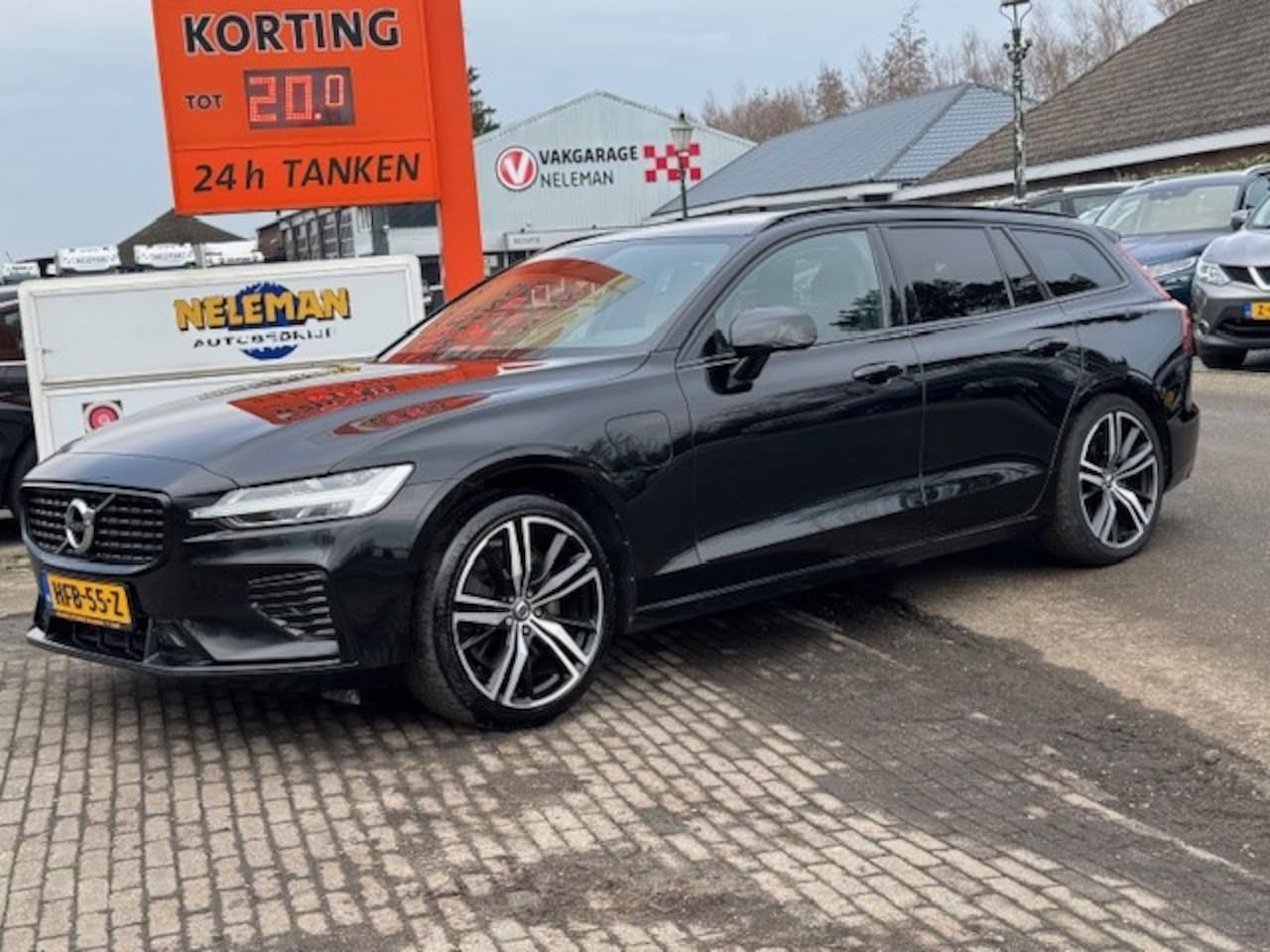 Volvo V60 - T8 Twin Engine 390pk AWD Geartronic R-Design - AutoWereld.nl