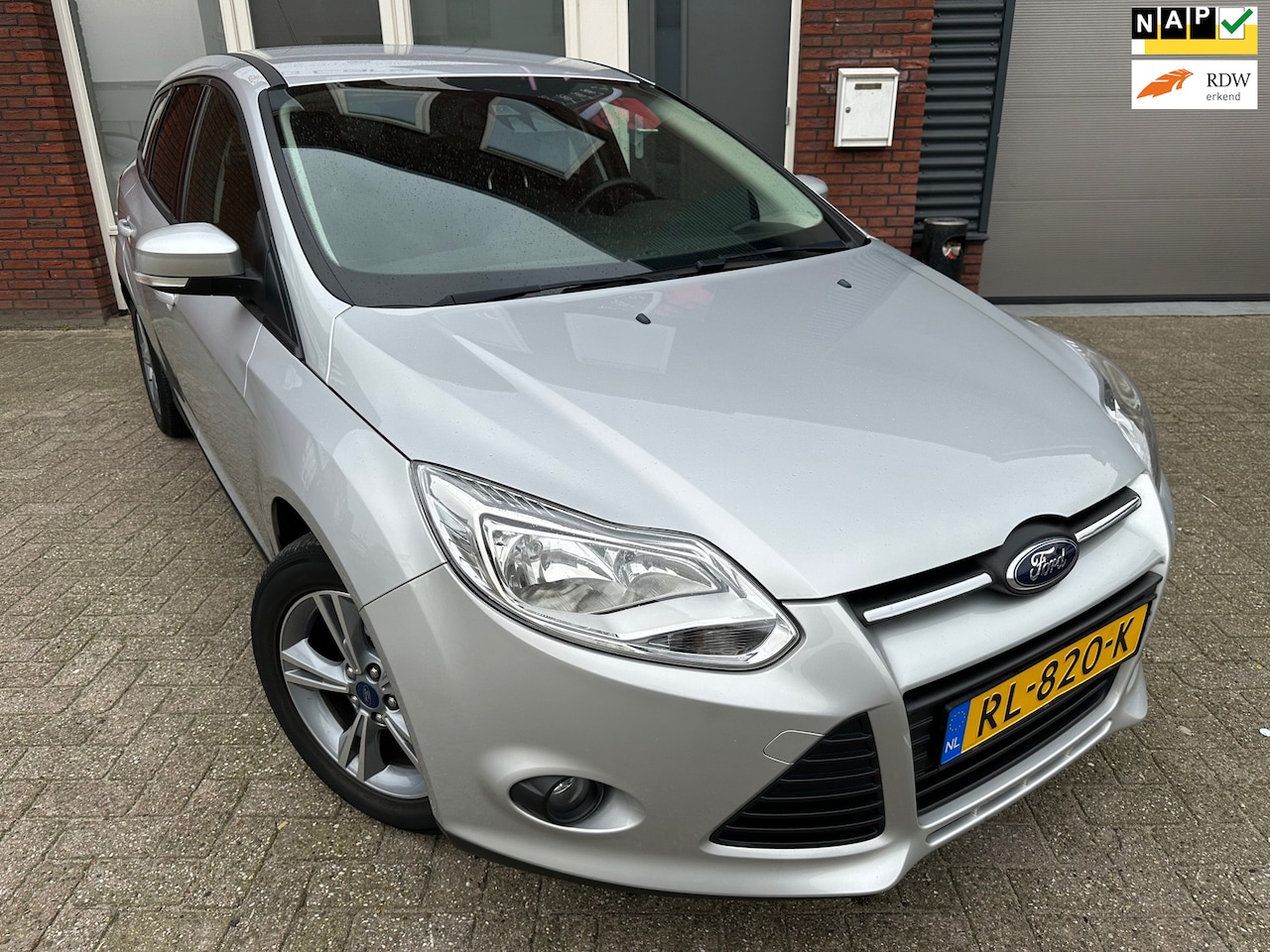 Ford Focus Wagon - 1.0 EcoBoost Titanium / Navi / Cruise / Clima / PDC / Trekhaak - AutoWereld.nl