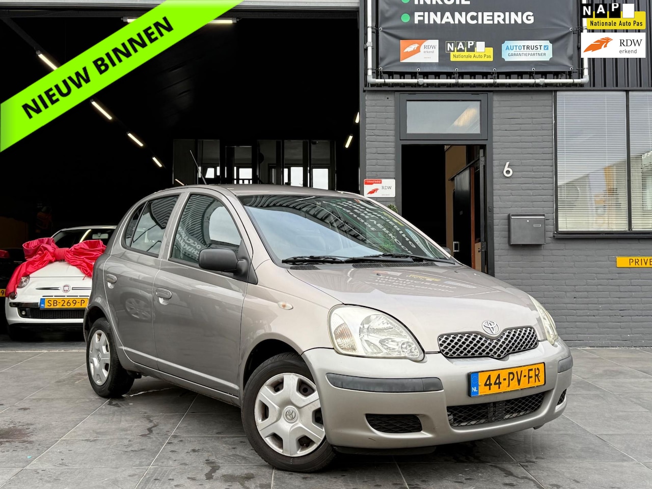 Toyota Yaris - 1.0 VVT-i Idols|APK|NAP|Elektrische ramen - AutoWereld.nl