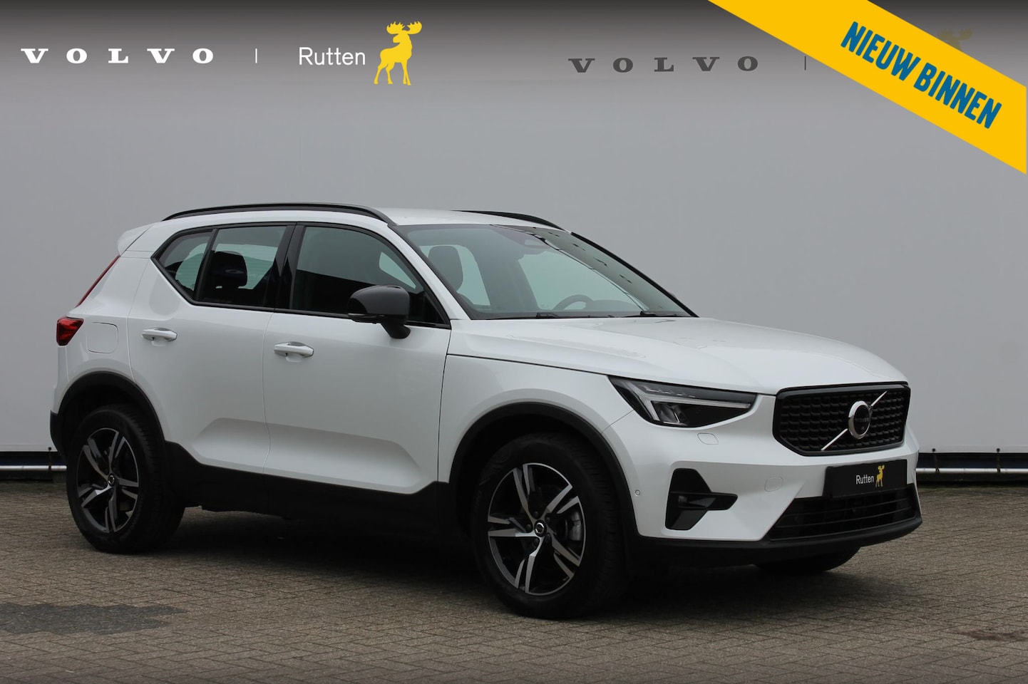 Volvo XC40 - 2.0 177PK Automaat Plus Dark Standkachel, Semi elektrisch wegklapbare trekhaak, Lederen be - AutoWereld.nl