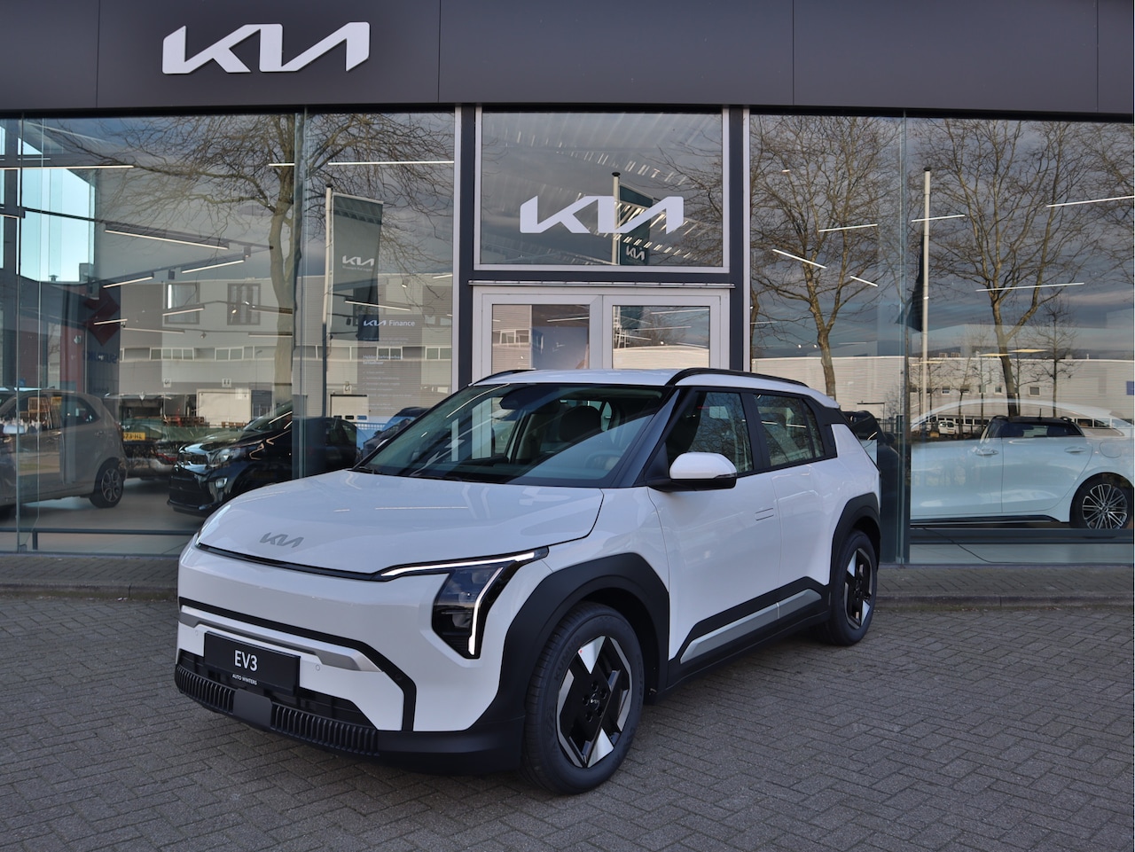 Kia EV3 - Air 58.3 kWh ECC-Airco, Navi+BT+DAB, Camera, 17" LMV, 10jr. Garantie. - AutoWereld.nl