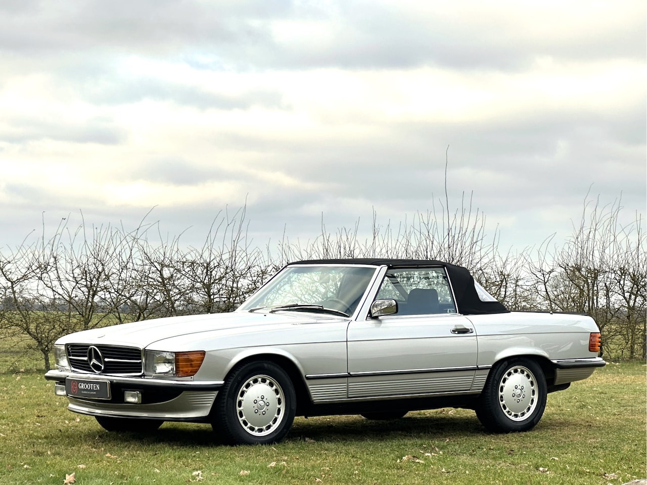 Mercedes-Benz SL-klasse Cabrio - 560 SL - R107 - 59.000 km !! - AutoWereld.nl