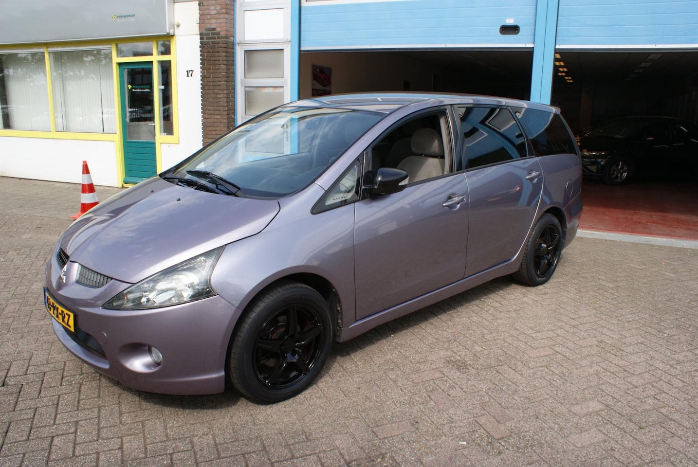 Mitsubishi Grandis - 2.4-16V Intense 6p. 2.4-16V Intense 6p. - AutoWereld.nl