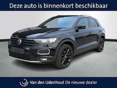 Volkswagen T-Roc - 1.5 TSI 150pk Automaat BlackStyle / Trekhaak / Adaptive Cruise / Side Assist / Wordt Verwa