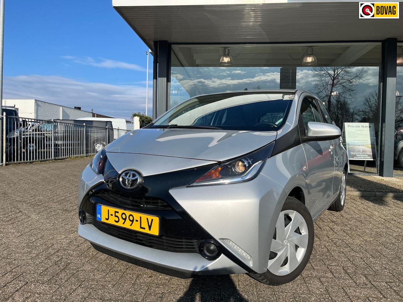 Toyota Aygo - 1.0 VVT-i x-play 1.0 VVT-i x-play - AutoWereld.nl