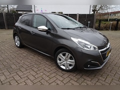 Peugeot 208 - 1.2 PureTech Signature 5 Drs - AIRCO * NAVI * PDC