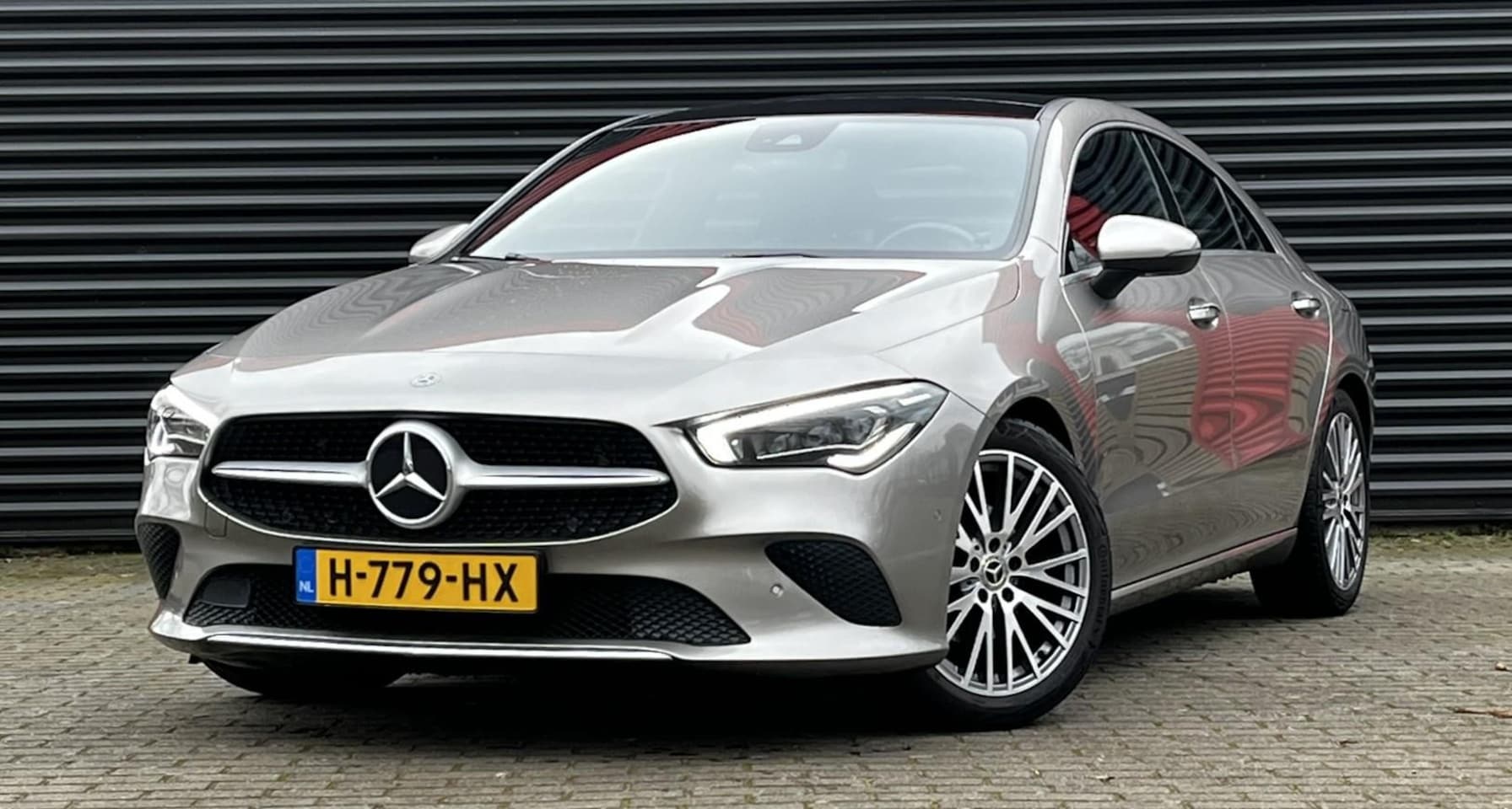 Mercedes-Benz CLA-Klasse - 180 Premium Plus | Panoramadak | Memory stoelen | Navigatie | Wide screen | Trekhaak | Air - AutoWereld.nl