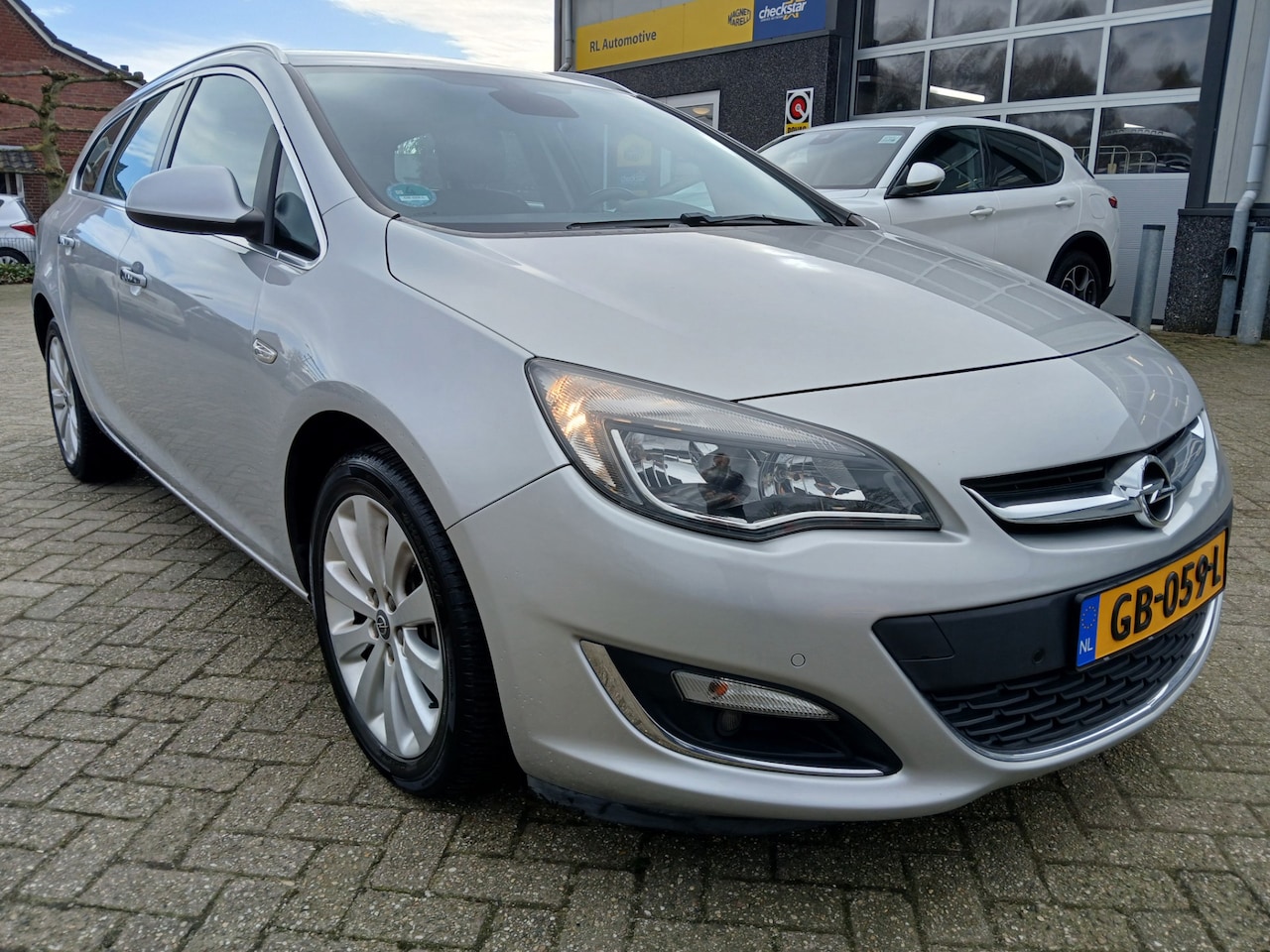 Opel Astra Sports Tourer - 1.4 Turbo Cosmo - Navigatie - PDC - AutoWereld.nl