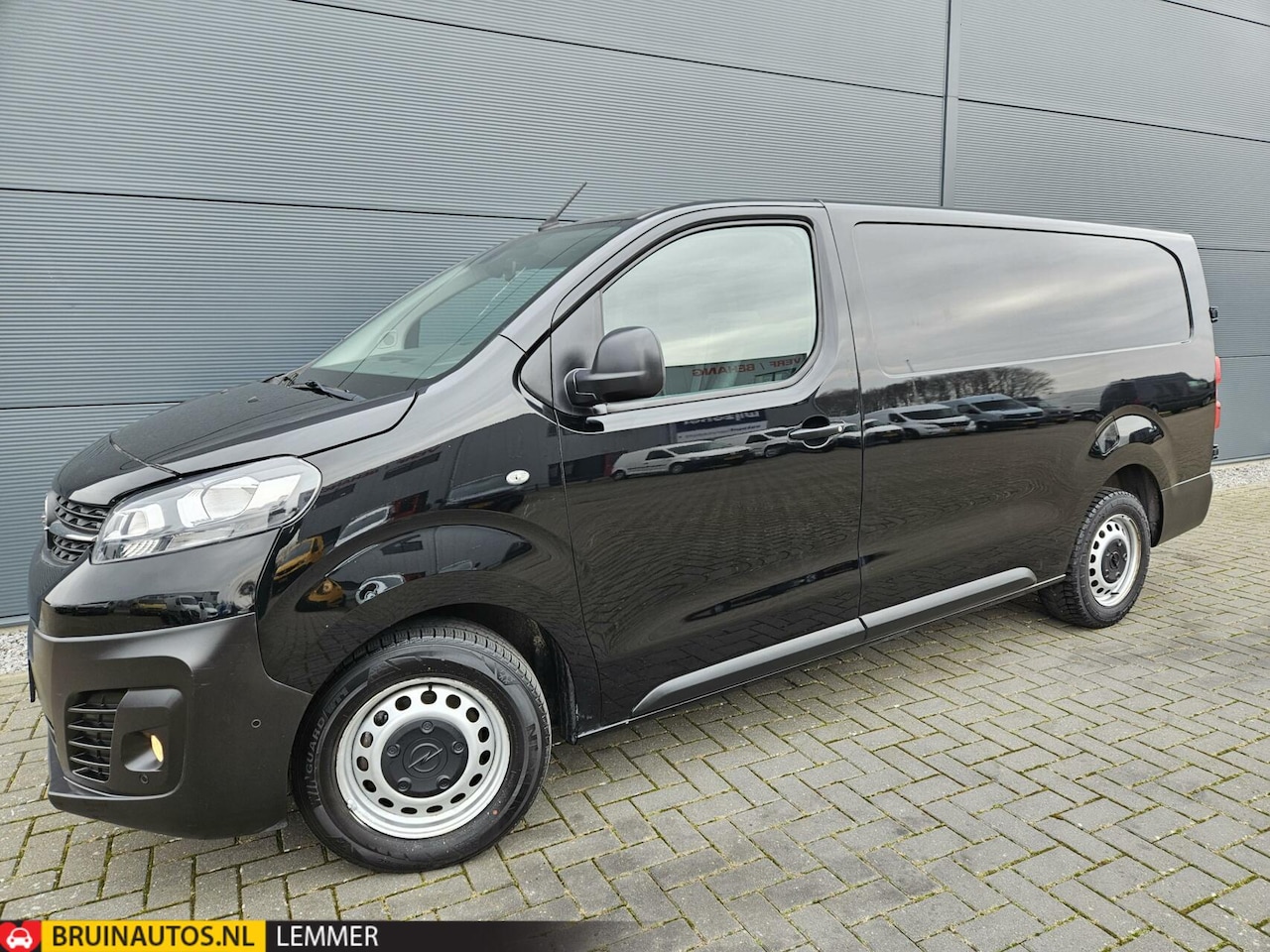 Opel Vivaro - 2.0 CDTI L3H1 Navi Leer 3-pers Luxe - AutoWereld.nl