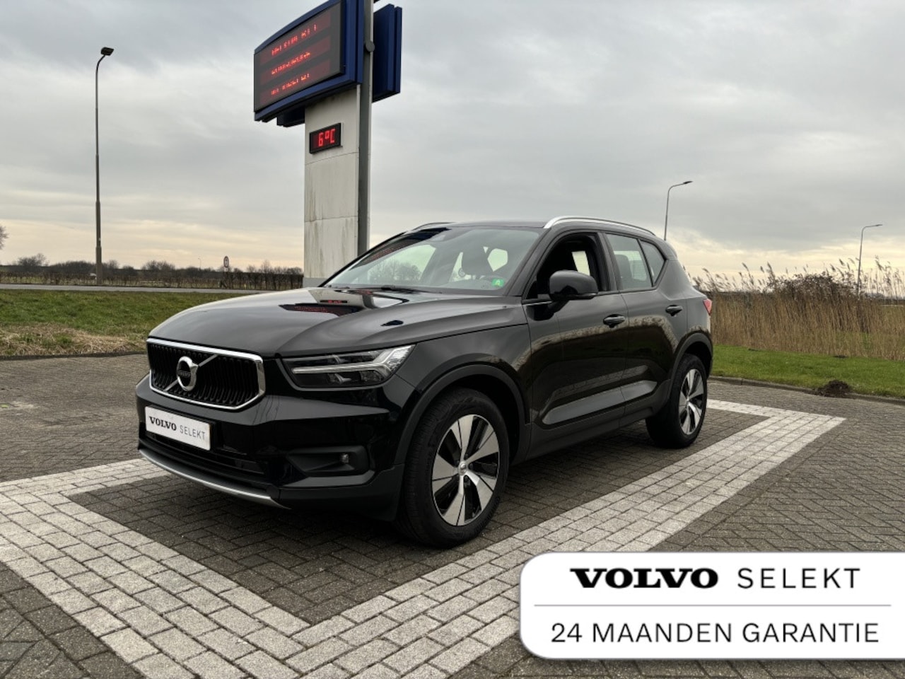 Volvo XC40 - T2 Momentum + Business Pro ACC Leder Keyless Entry RTI Automaat - AutoWereld.nl