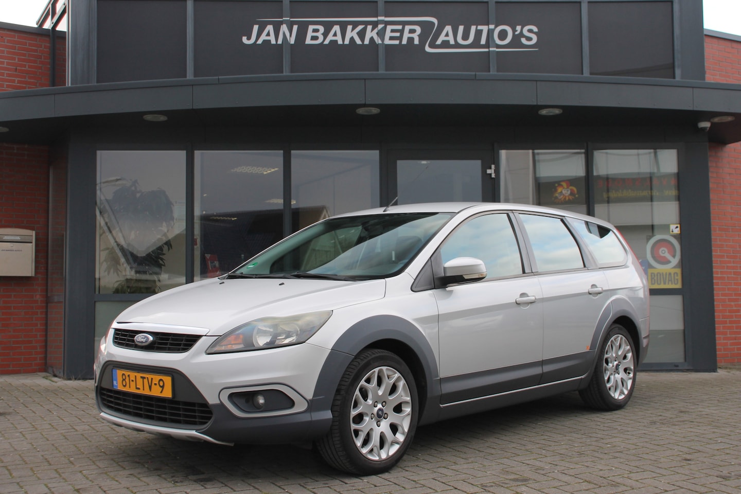 Ford Focus Wagon - 1.6 Titanium ✅ X-Road ✅ Winter pakket ✅ Trekhaak ✅ - AutoWereld.nl