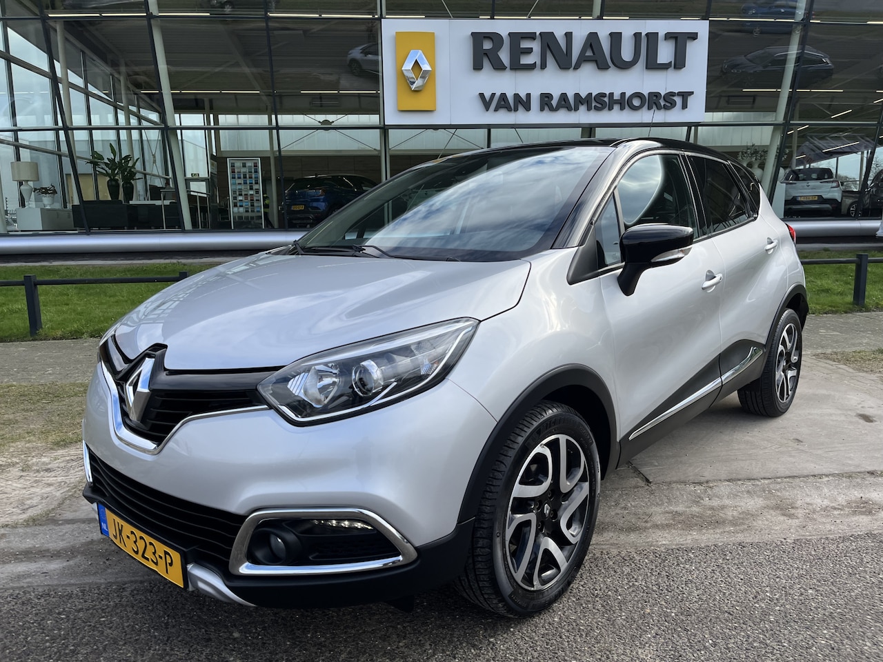 Renault Captur - 0.9 TCe Xmod / Dealer onderhouden / Trekhaak / Stoelverw. / Camera / Keyless / PDC. Achter - AutoWereld.nl