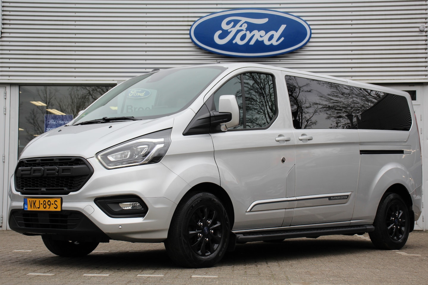 Ford Transit Custom - 320 2.0 TDCI L2H1 PLATINUM EDITION DC AUTOMAAT 6-PERSOONS | 1E EIGENAAR! | NL-AUTO! | DEAL - AutoWereld.nl