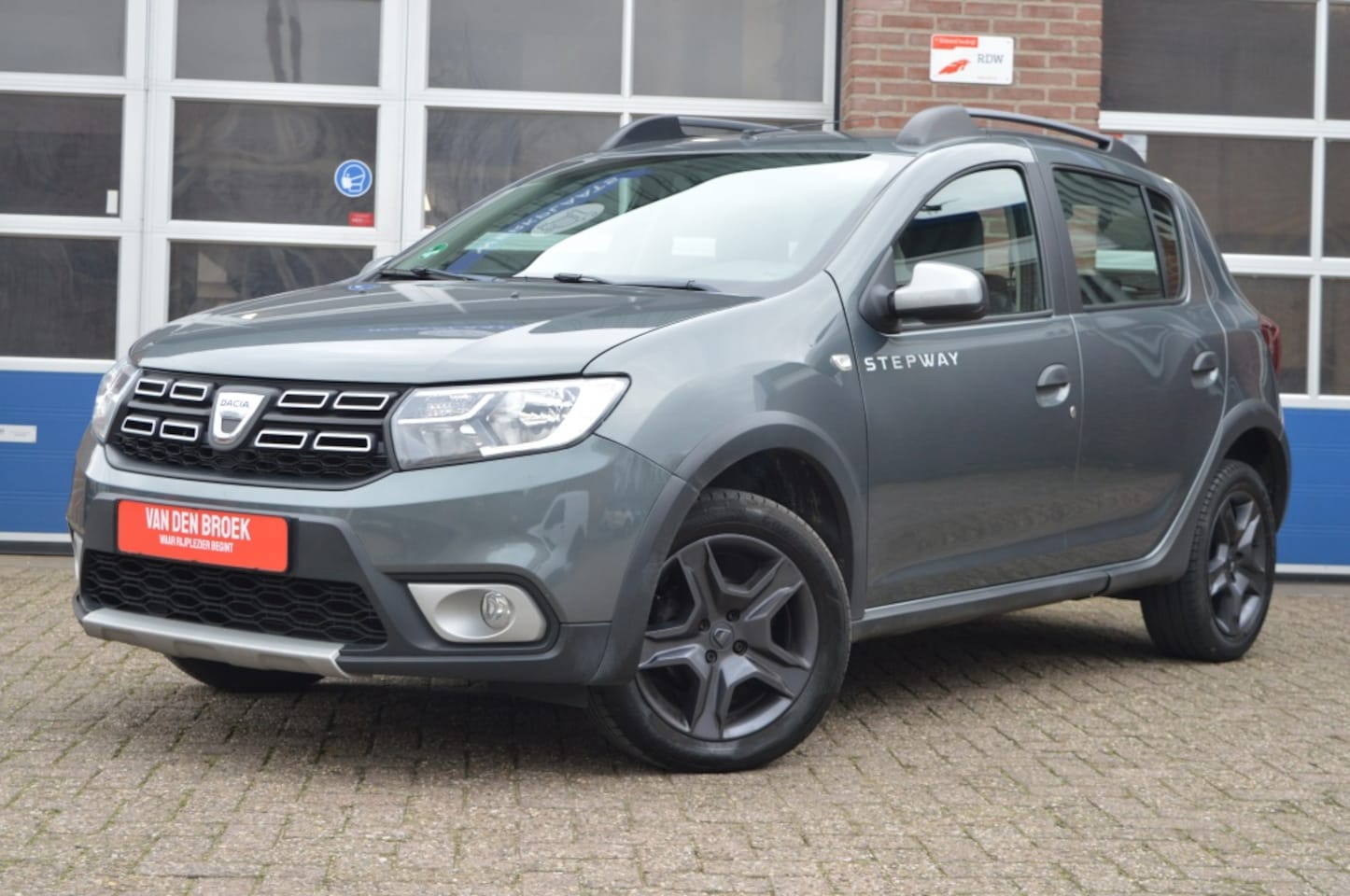 Dacia Sandero - 0.9 TCe Royaal | NAV - CAMERA - AutoWereld.nl