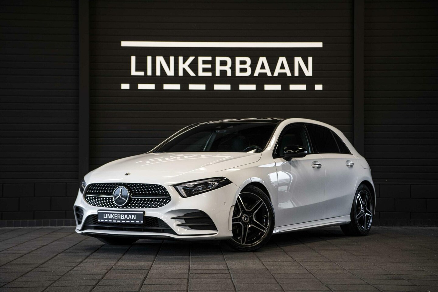 Mercedes-Benz A-klasse - 180 | AMG | Panodak | Widescreen | Memory seats | NL Auto | - AutoWereld.nl