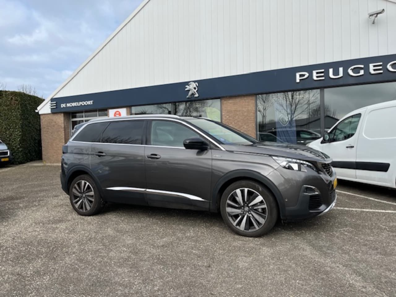 Peugeot 5008 - 1.2 PureTech 130pk S&amp;S GT-Line | TREKHAAK |NAVIGATIE&BT | SCHUIF-PANORAMADAK | 19INCH - AutoWereld.nl